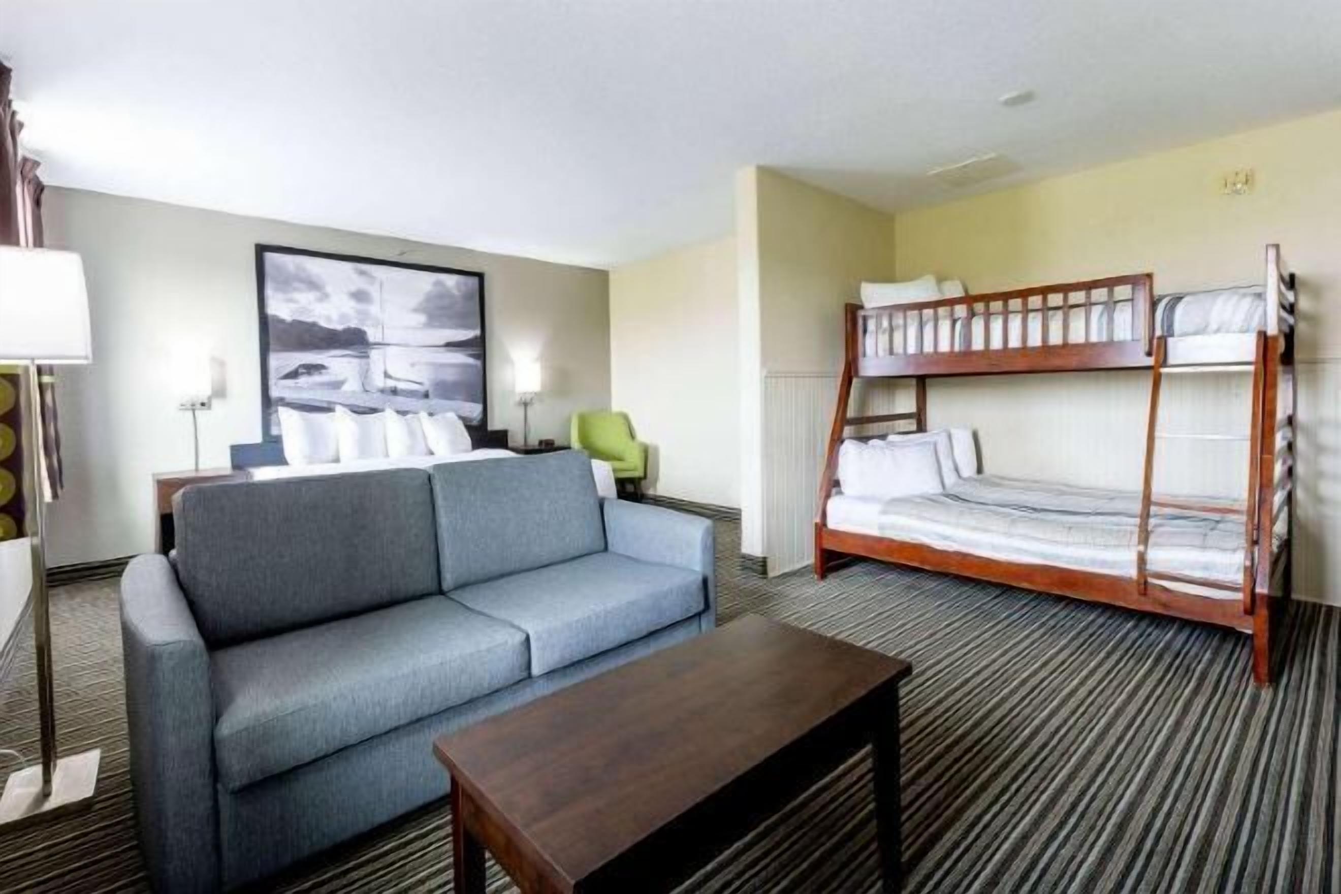 房內夾萬、遮光窗簾/窗簾、熨斗/熨衫板、免費嬰兒床