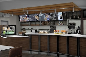 Café da manhã feito na hora todos os dias mediante uma taxa
