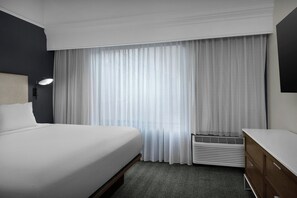 Premium bedding, desk, laptop workspace, blackout curtains - Courtyard by Marriott Danville (Danville)