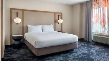 Ropa de cama de alta calidad, escritorio y cortinas blackout