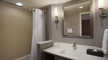 Combined shower/tub, free toiletries, hair dryer, towels