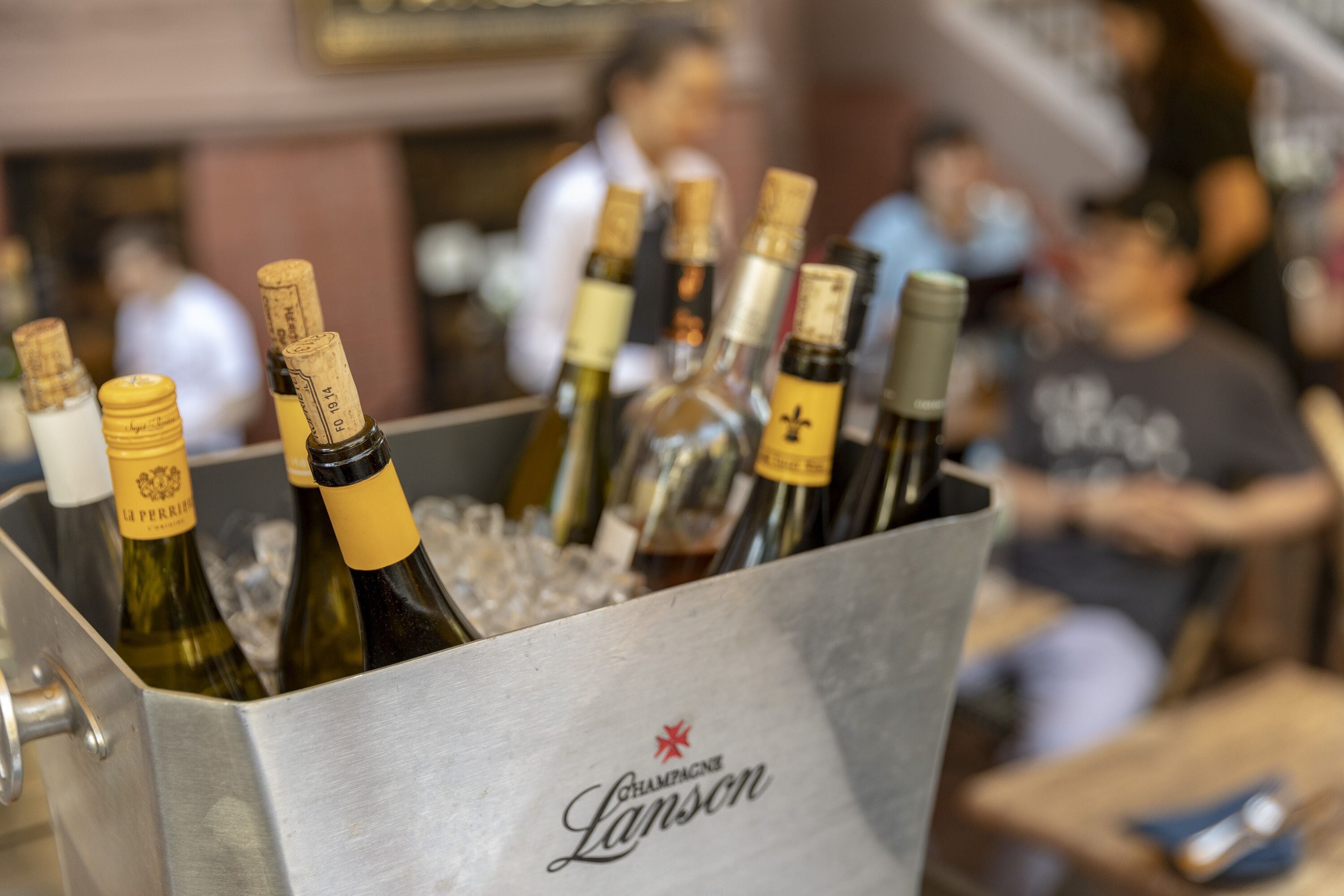 2 restaurants, breakfast, lunch, dinner served; french cuisine