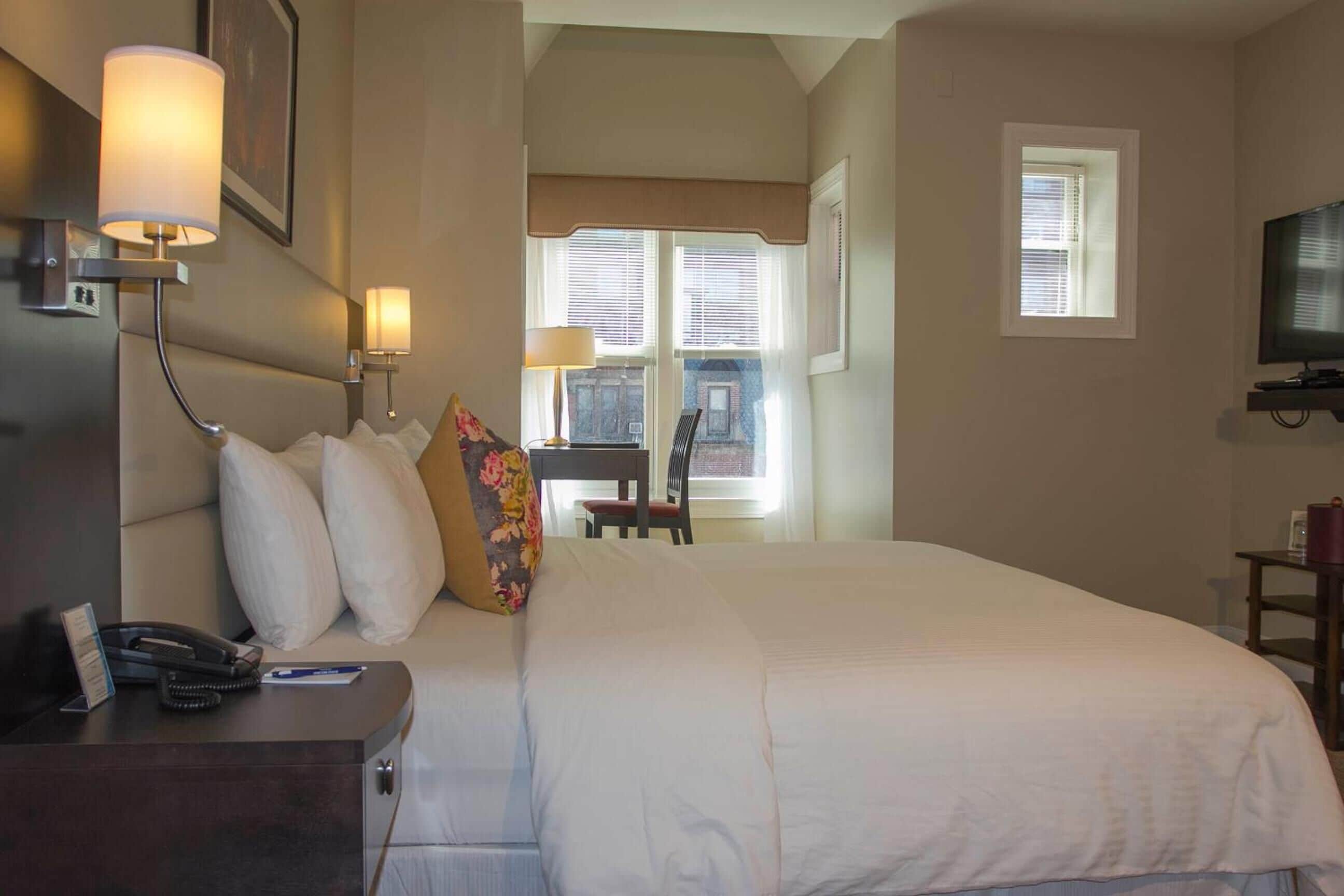 bay window king, 1 king bed | premium bedding, down duvets, in-room safe, laptop workspace