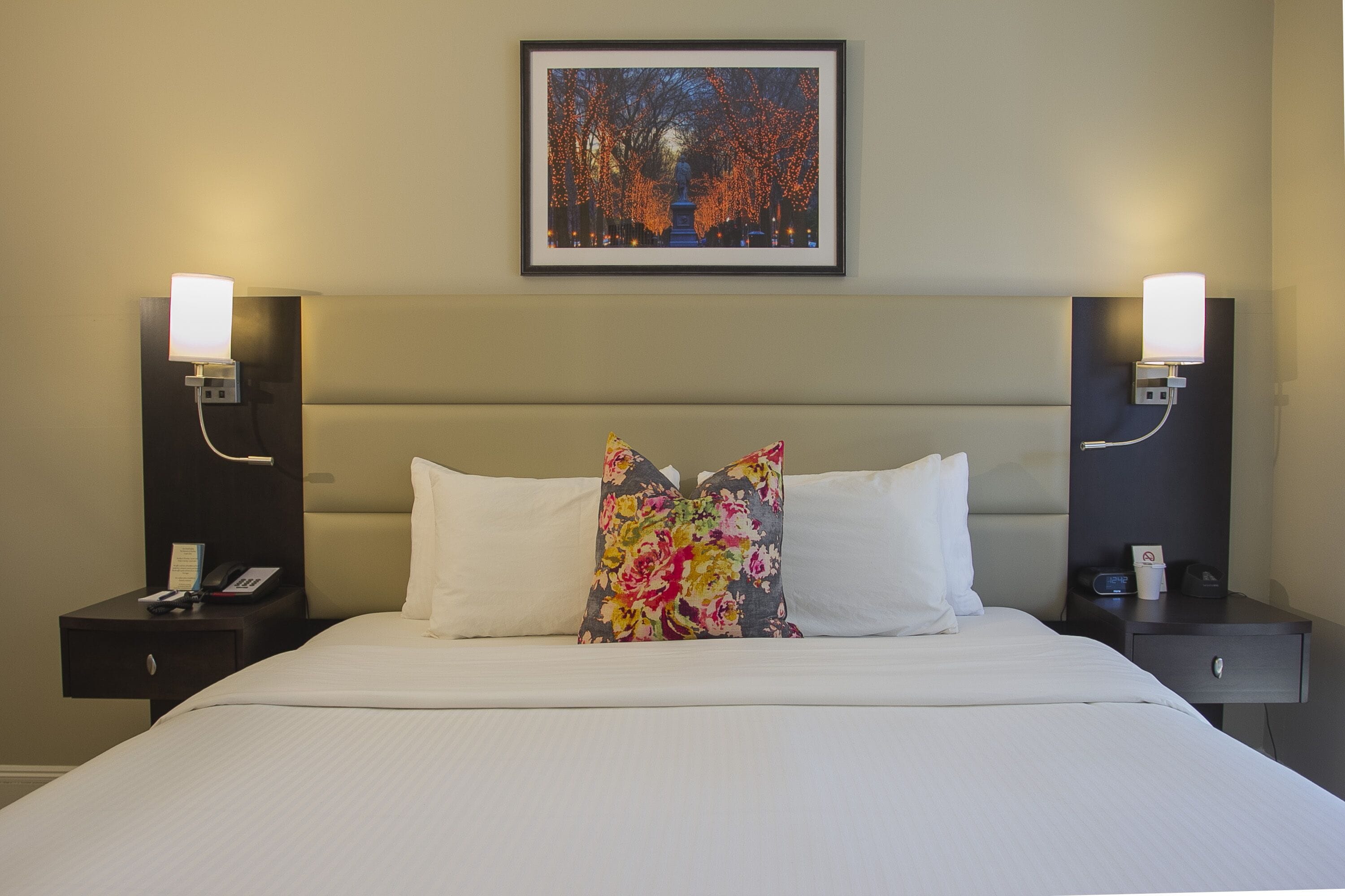 bay window king, 1 king bed | premium bedding, down duvets, in-room safe, laptop workspace