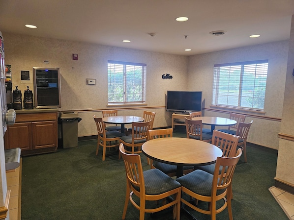 Free daily continental breakfast 