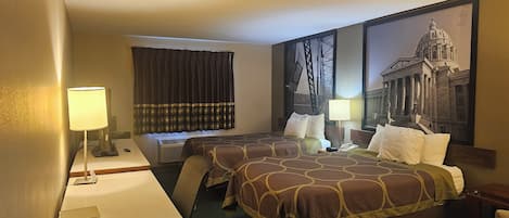 Een strijkplank/strijkijzer, gratis wifi, beddengoed, een wekker