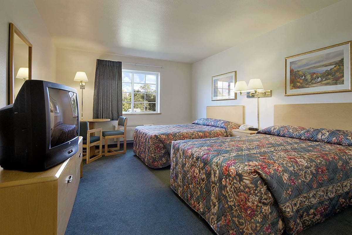 Iron/ironing board, free WiFi, bed sheets, alarm clocks