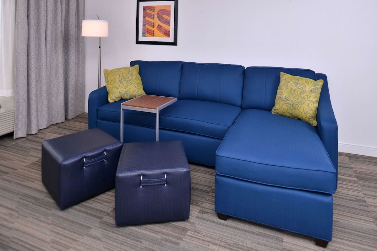 Living area | 32-inch LCD TV with cable channels, TV