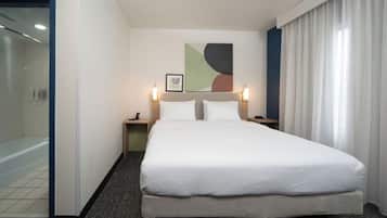 套房, 2 間臥室, 非吸煙房 | 高級寢具、書桌、筆電工作空間、遮光布/窗簾