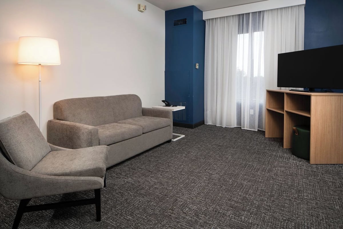 Suite, 2 Bedrooms, Accessible, Bathtub | Living area | TV, pay films
