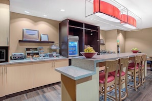 Free daily buffet breakfast  - TownePlace Suites by Marriott Knoxville Cedar Bluff (Knoxville)