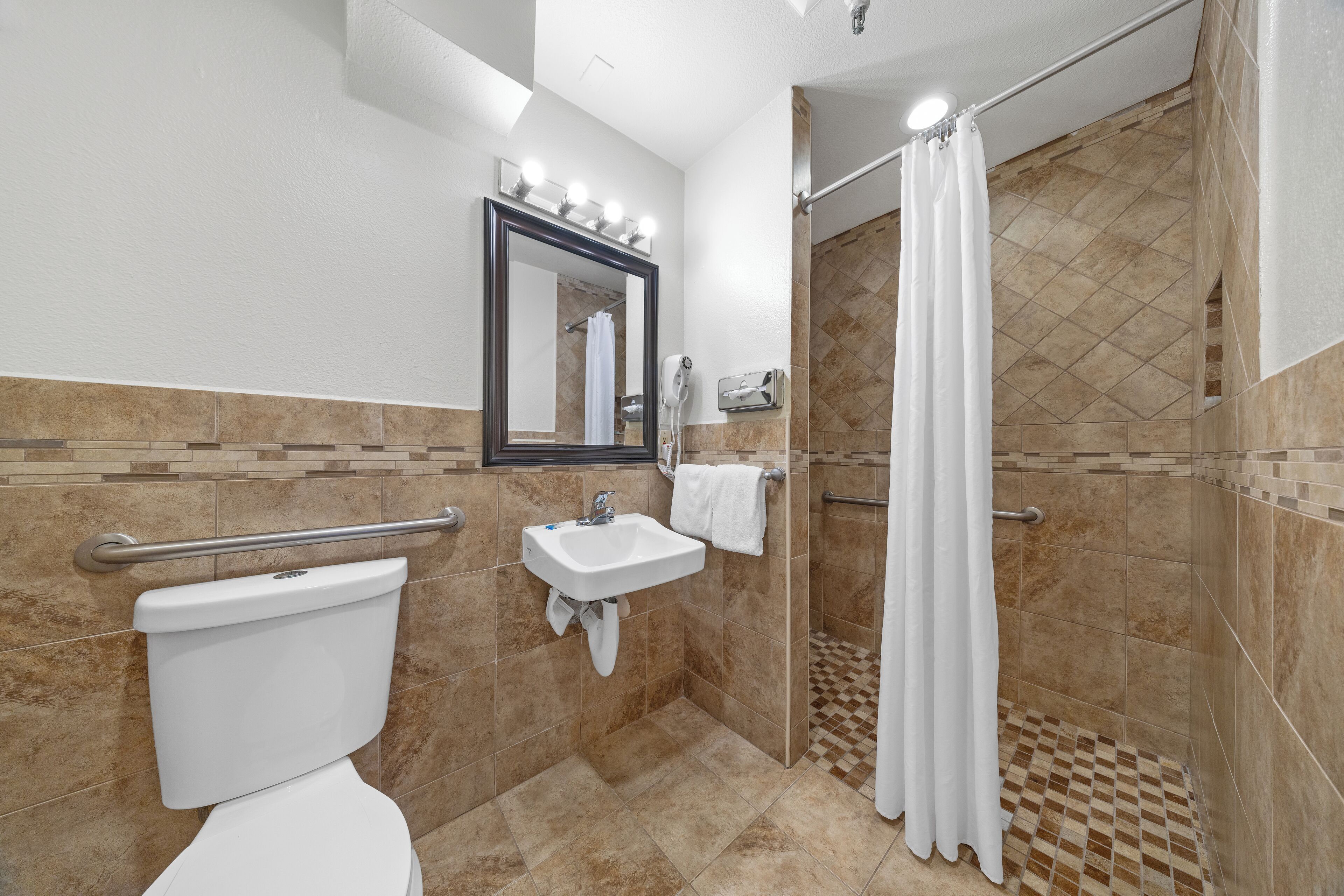 Room, 1 Queen Bed, Accessible | Bathroom | Free toiletries, hair dryer, towels