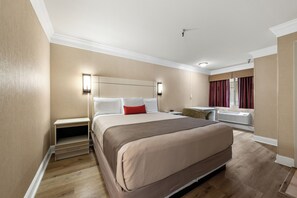 Rom, 1 queensize-seng | Skrivebord, wi-fi (inkludert), sengetøy og vekkerklokke