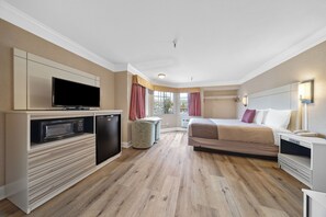 Chambre, 1 grand lit | Bureau, accès au Wi-Fi (inclus), literie fournie, réveille-matin