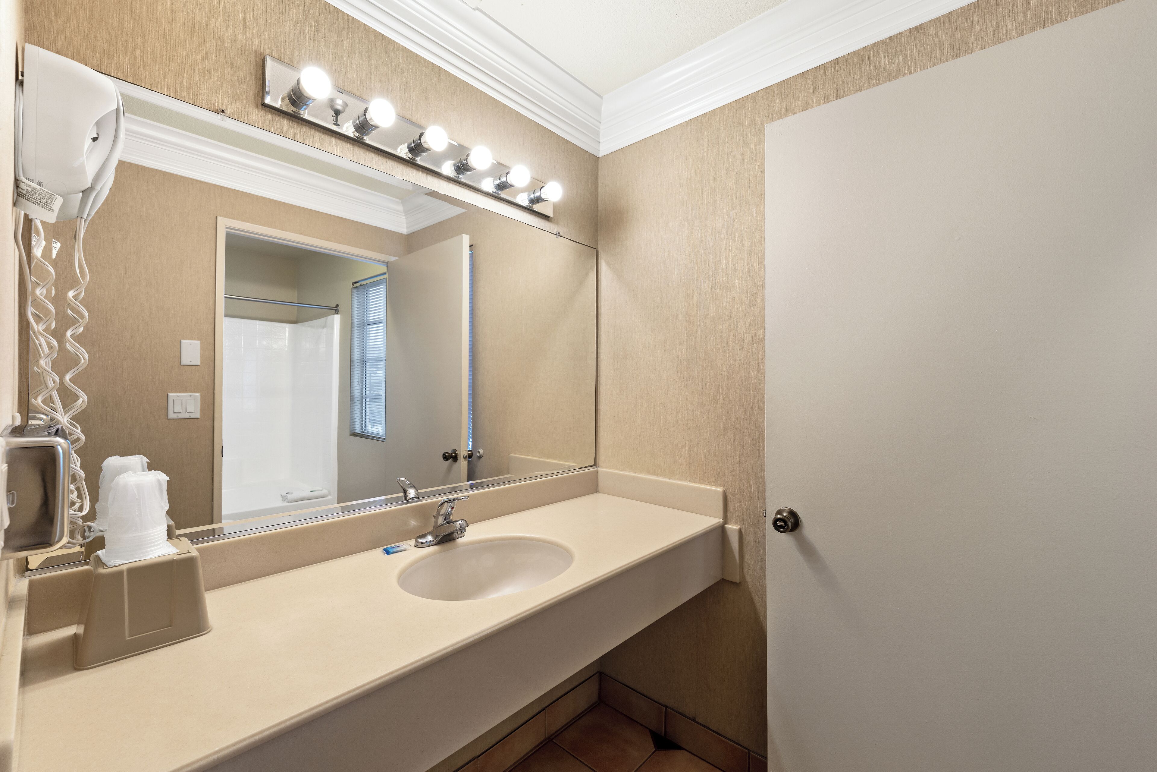 Gratis toiletartikler, hårtørrer, håndklæder