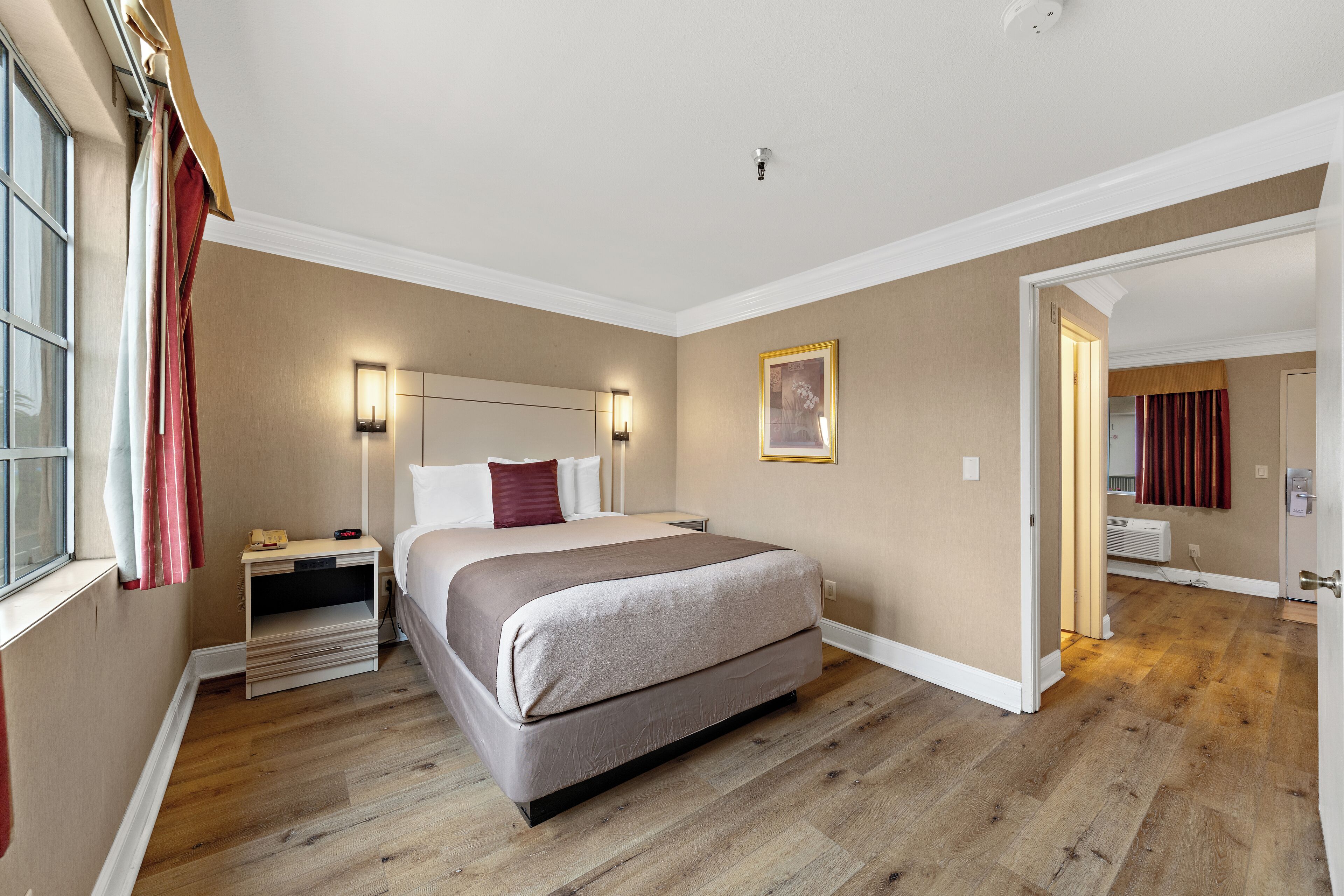 Room, 1 Queen Bed | Desk, free WiFi, bed sheets, alarm clocks