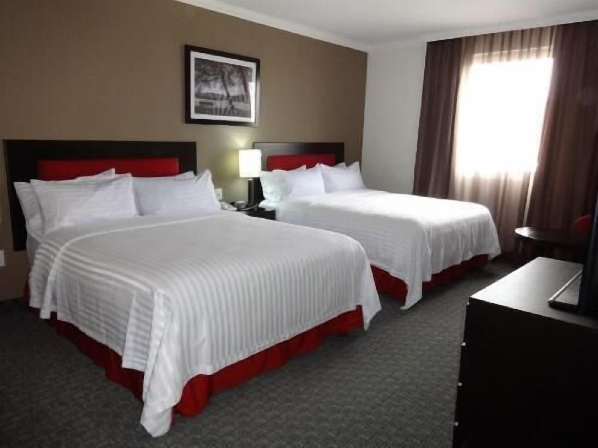 Minibar, coffres-forts dans les chambres, bureau, chambres insonorisées