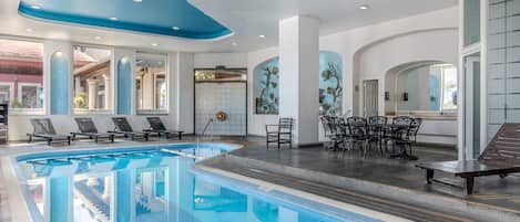 Indoor pool, sun loungers