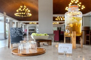 Se sirven desayunos, almuerzos y cenas; cocina mexicana