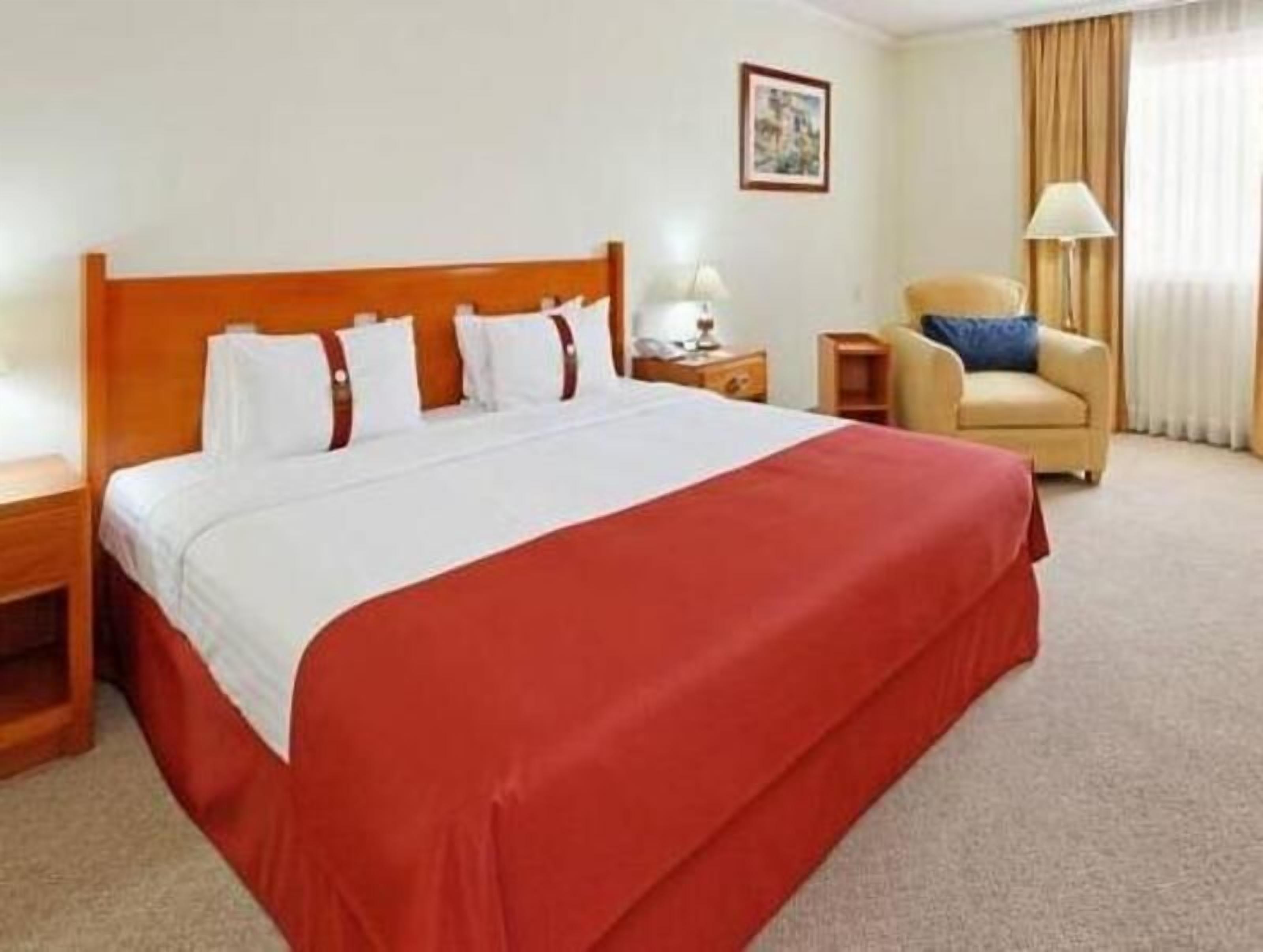 Minibar, coffres-forts dans les chambres, bureau, chambres insonorisées