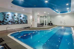 Indoor pool, sun loungers