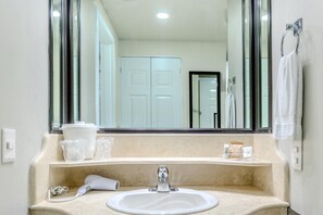 Free toiletries, hair dryer, towels - Ramada by Wyndham CDMX Perinorte (Tlalnepantla de Baz)