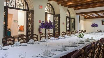 S'hi serveixen esmorzars, dinars, sopars i plats de cuina mexicana