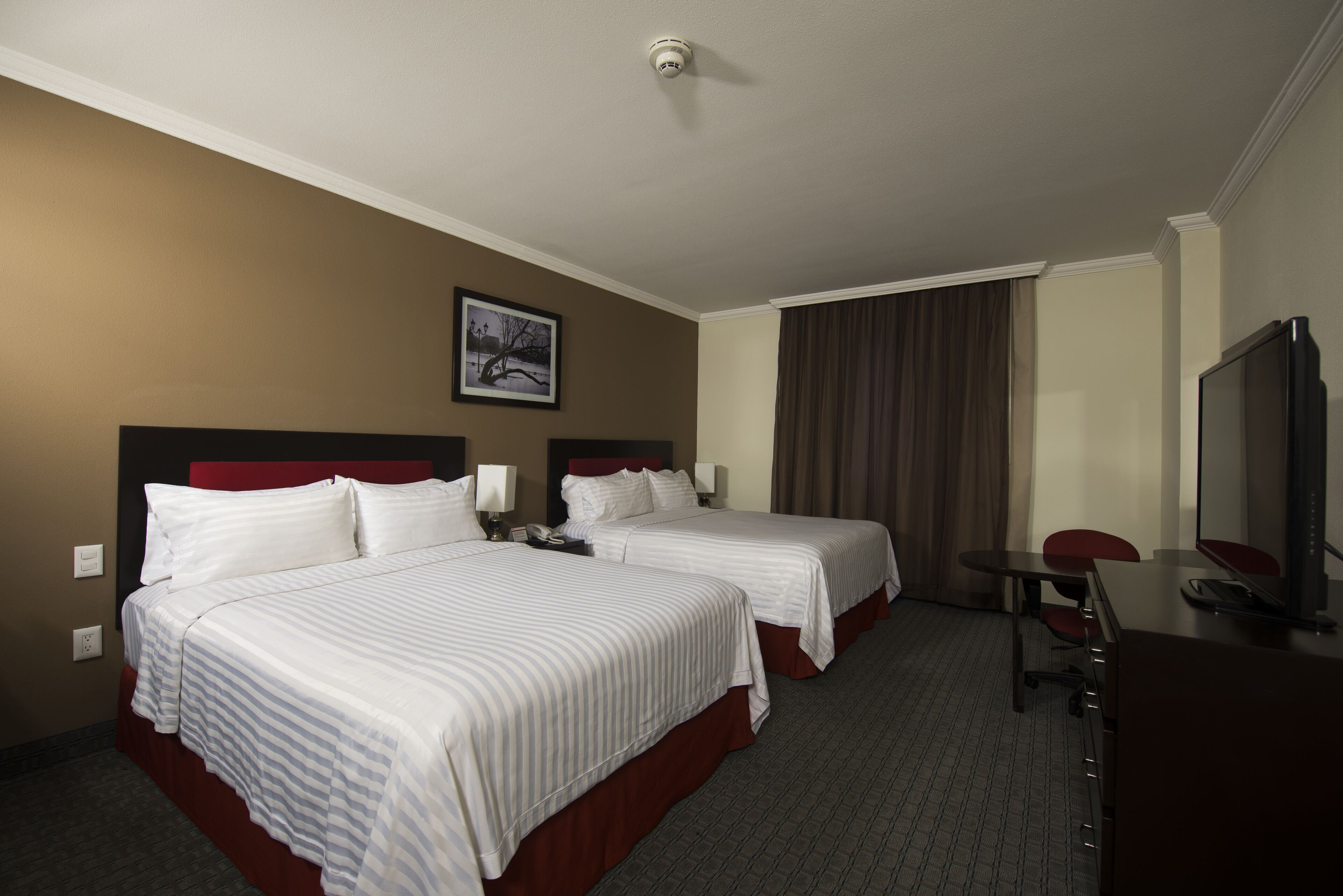 standard room, 2 queen beds | minibar, in-room safe, desk, soundproofing