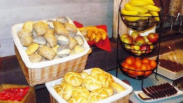 Daily buffet breakfast for a fee