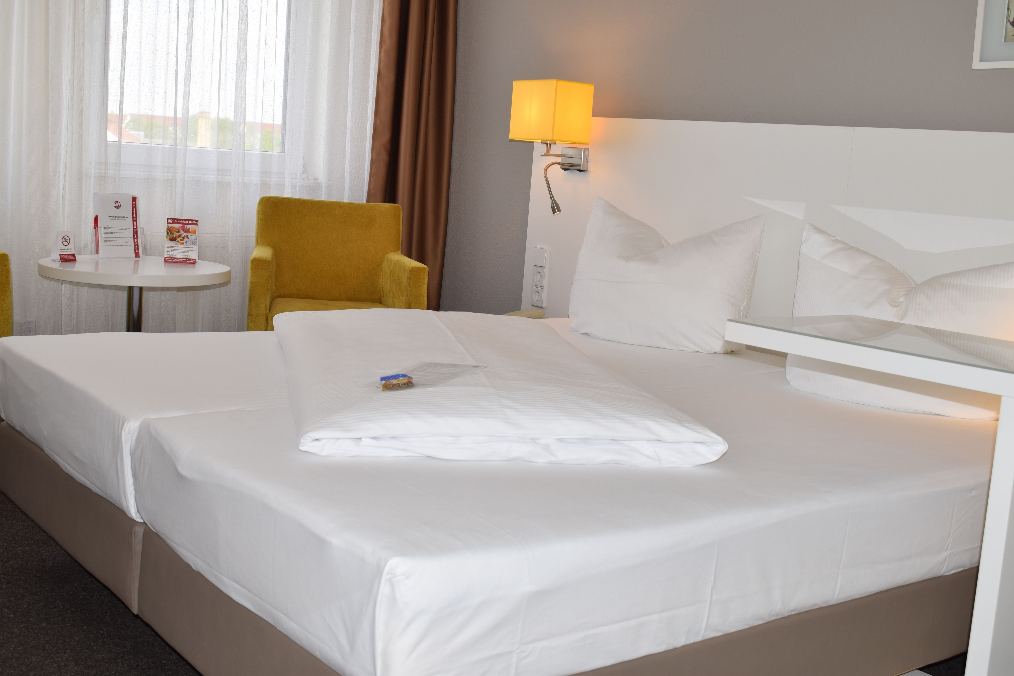 comfort single room | desk, blackout curtains, iron/ironing board, free wifi