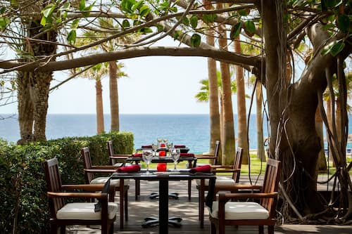 6 restaurants, serveren ontbijt, lunch, diner, barbecuegerechten