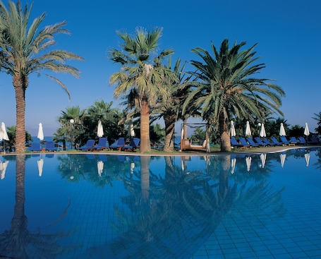 Indoor pool, 2 outdoor pools, pool umbrellas, sun loungers