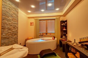 Couples treatment rooms, aromatherapy, body scrubs