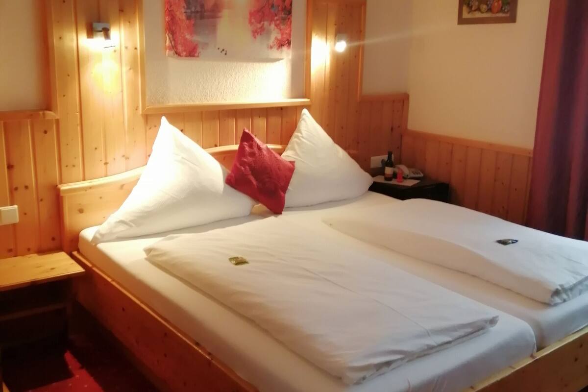 Standard Room (Black Forest) | Minibar, in-room safe, desk, blackout drapes