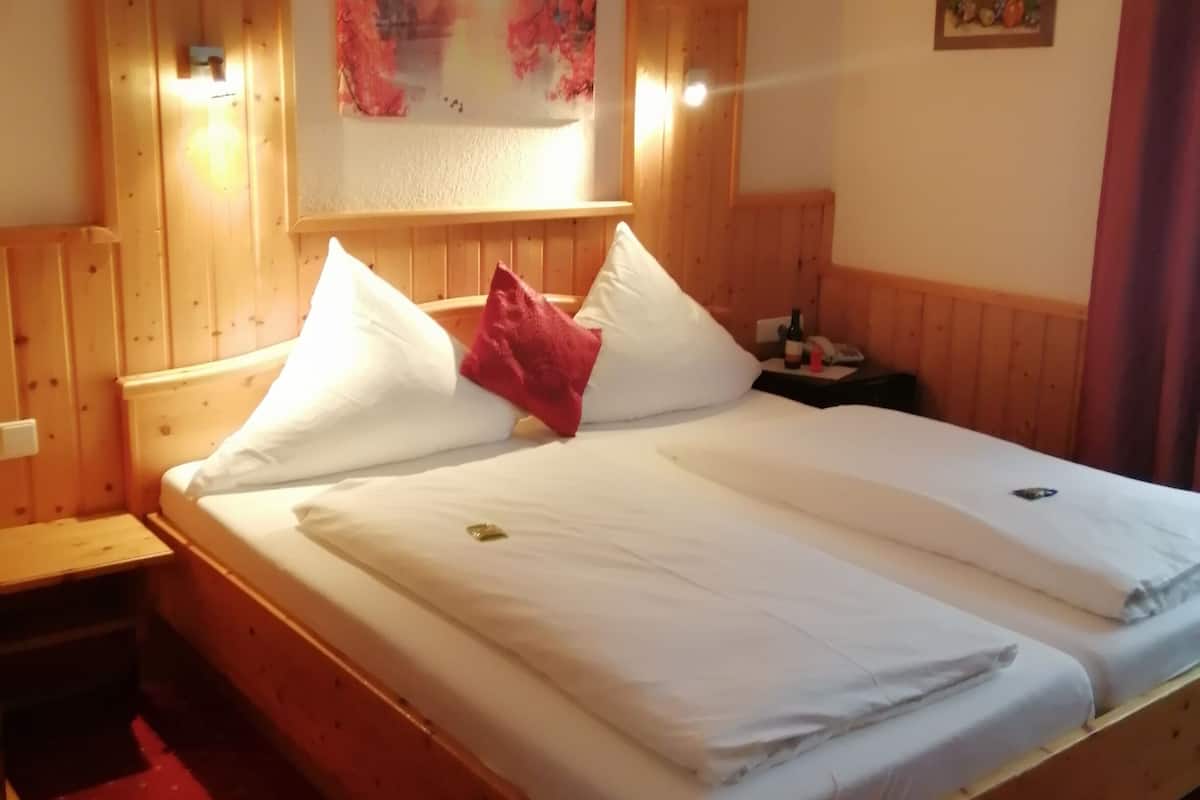 Standard Room (Black Forest) | Minibar, in-room safe, desk, blackout drapes