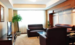 Standard Suite, 2 Twin Beds | Living room | TV
