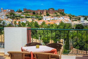 Outdoor dining - Hotel Colina Dos Mouros (Silves)