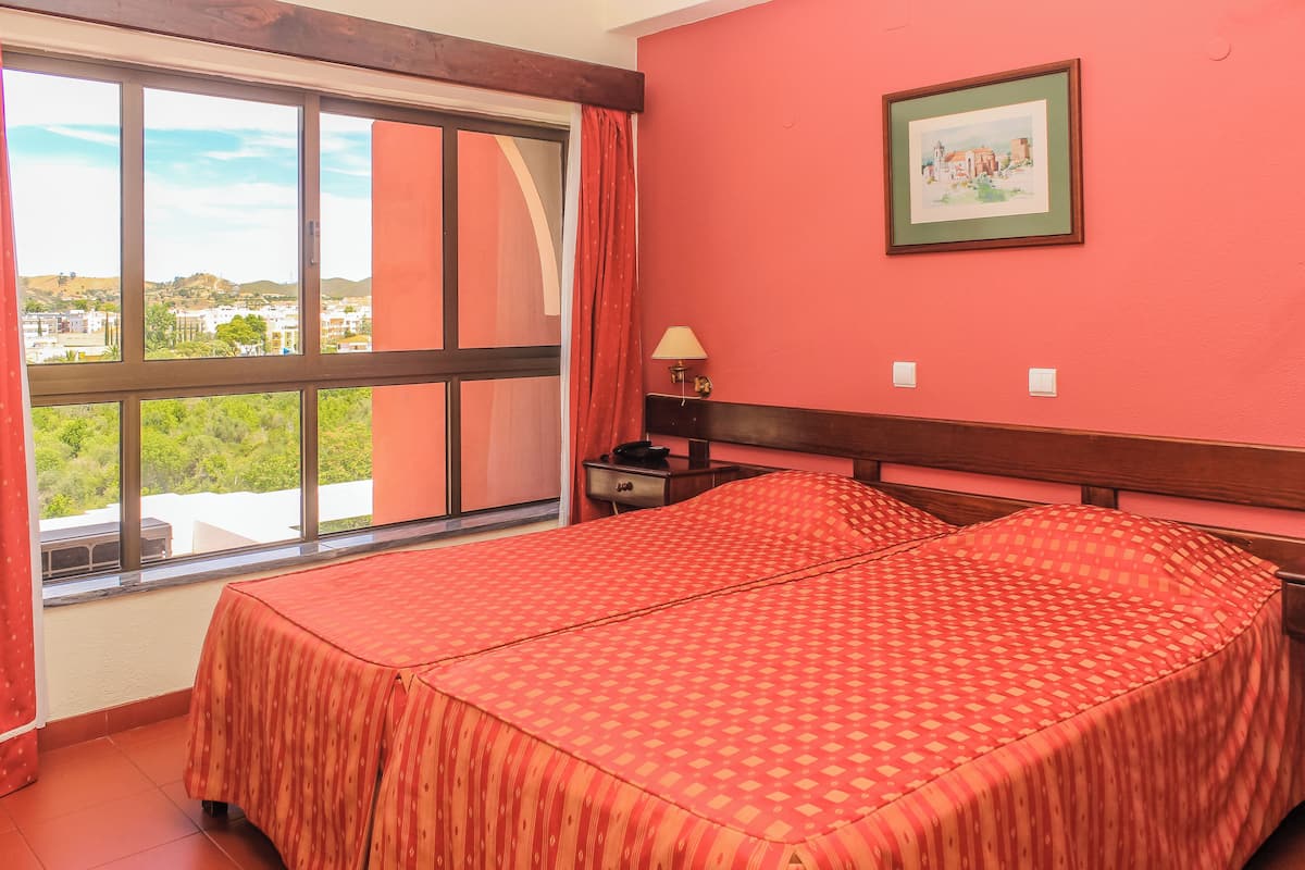Double or Twin Room (Castle View) | In-room safe, desk, travel cot, bed sheets