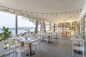 2 restaurants, breakfast served