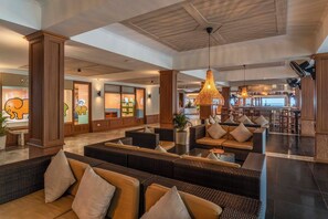 2 bars/lounges, swim-up bar, poolside bar