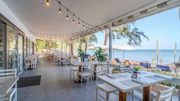2 restaurantes; se sirve desayuno, almuerzo y cena