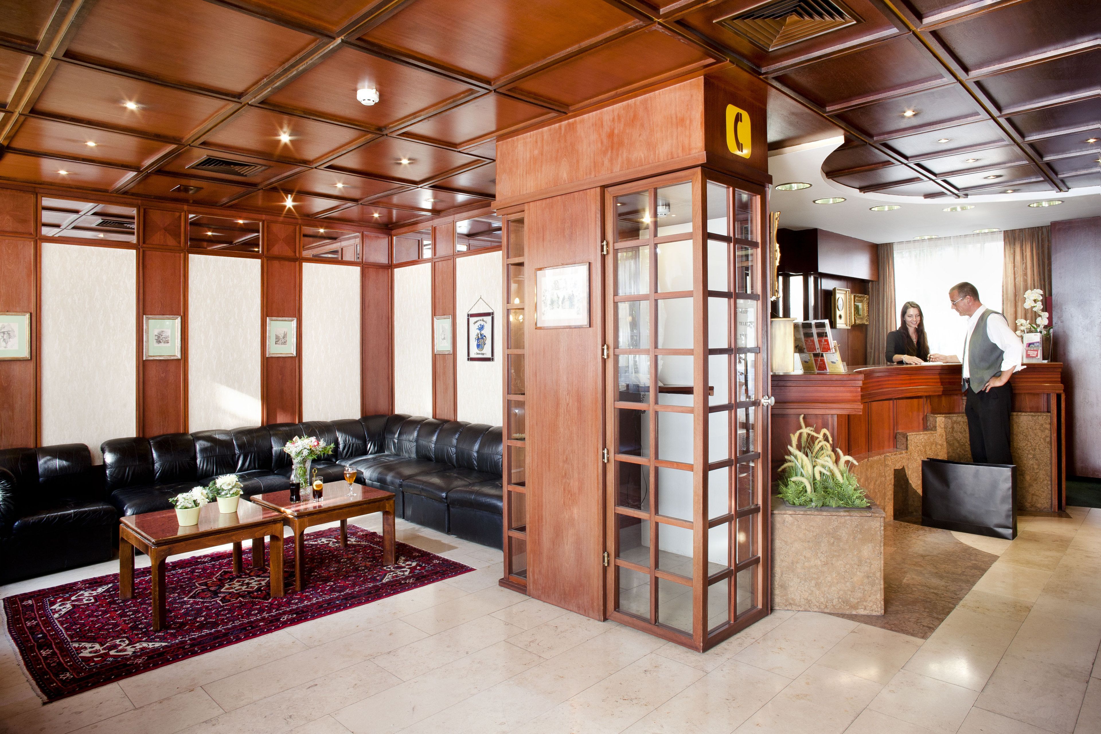 Lobby lounge