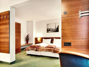 Triple Room | Hypo-allergenic bedding, down comforters, minibar, in-room safe