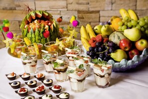 Tägliches Frühstücksbuffet gegen Gebühr