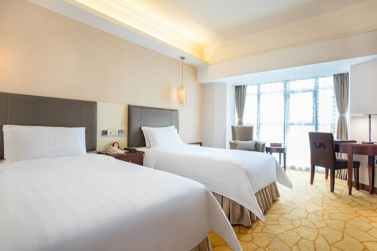 Executive  Twin Room | Minibar, blackout drapes, iron/ironing board, rollaway beds (surcharge)