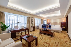 行政套房 | 迷你吧、遮光窗簾/窗簾、熨斗/熨衫板、摺床/加床 (收費)