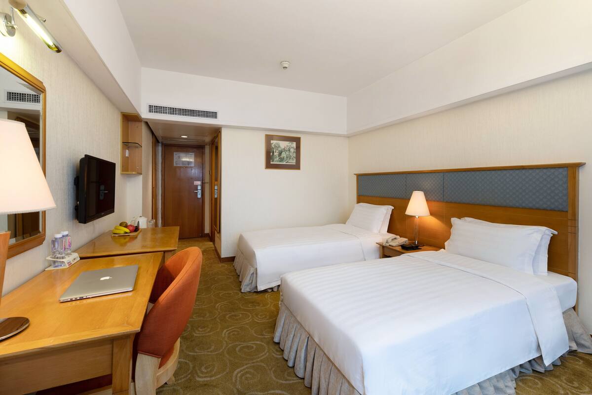 Standard   Twin Room | Minibar, blackout drapes, iron/ironing board, rollaway beds (surcharge)