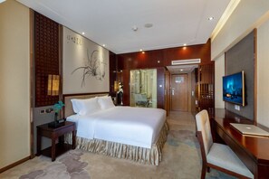 Minibar, blackout curtains, iron/ironing board, rollaway beds - Guangdong Hotel (Shenzhen)