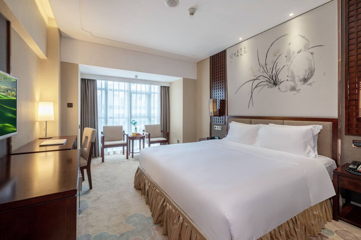 Japanese Business  King  Bed | Minibar, blackout drapes, iron/ironing board, rollaway beds (surcharge)