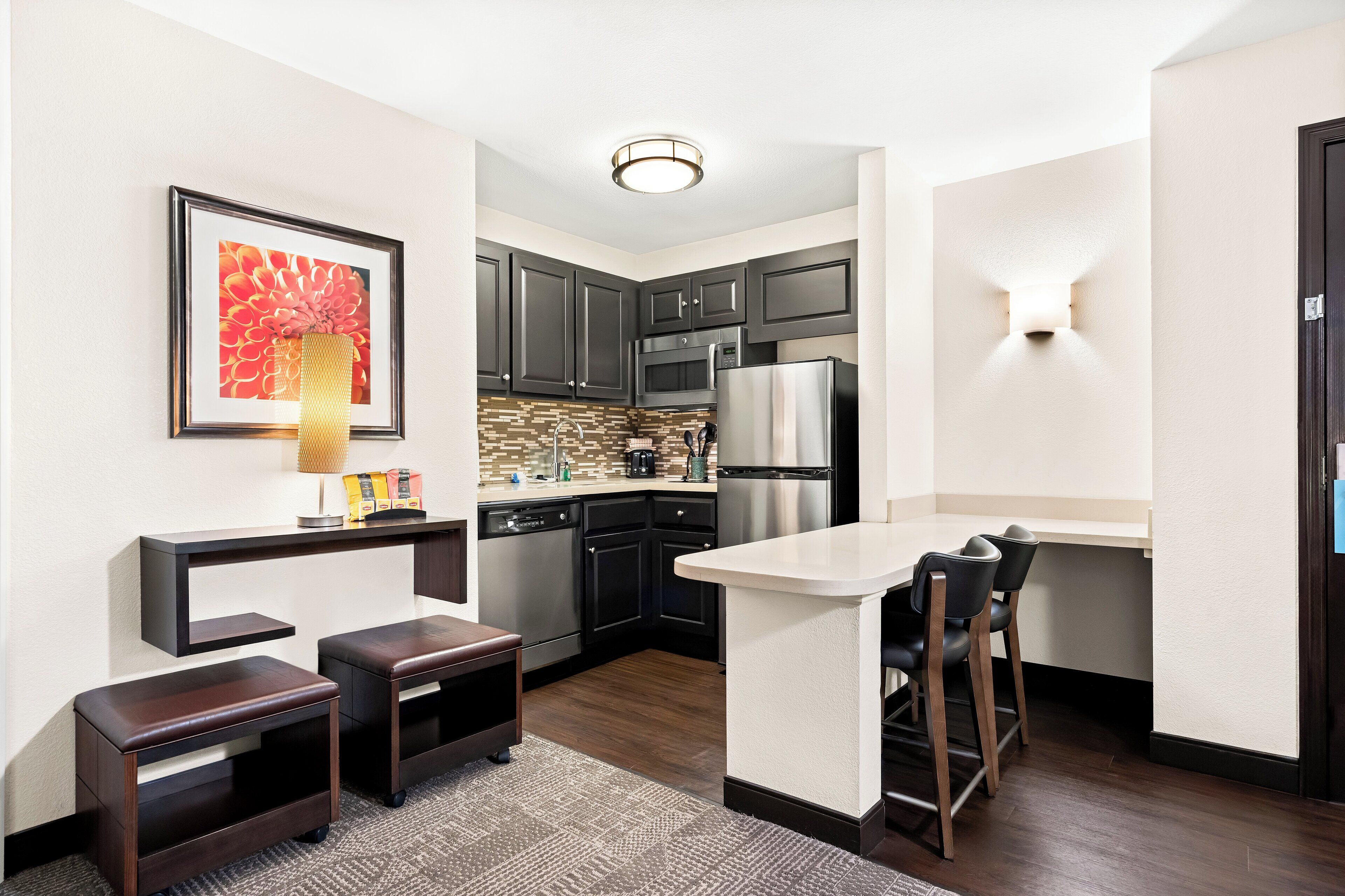 suite, 1 bedroom, kitchen | 1 bedroom, hypo-allergenic bedding, down duvets, in-room safe